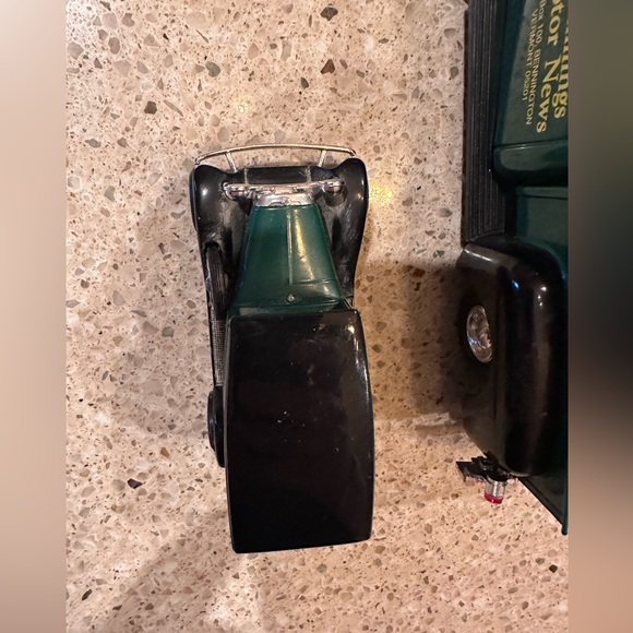 Hemmings Motor News Trucks~ Bank 1:25  And Model A Panel Delivery 1:43 Bundle - Picture 15 of 16